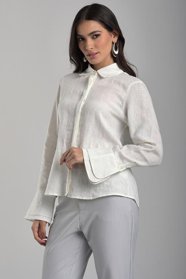 SHIRT WITH DISTINCTIVE CUFF