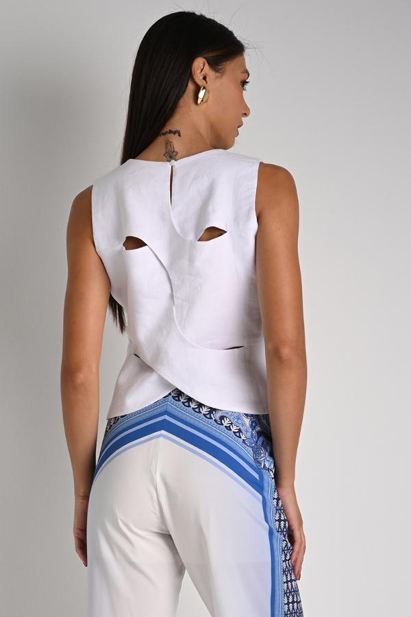 BLOUSE WITH DIFFERENTIATED BACK CUTS